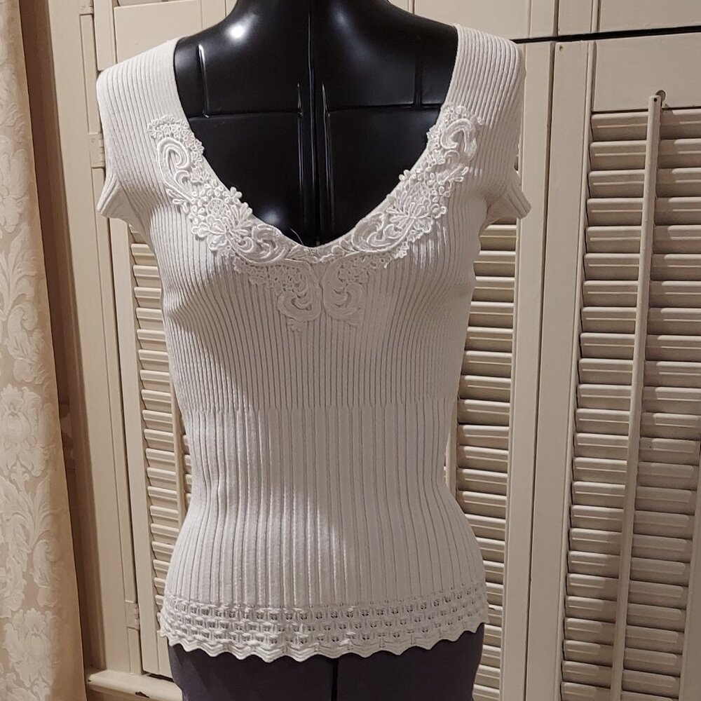 White Stretch Knit Floral Appliqued White Top White House Black Market Size S